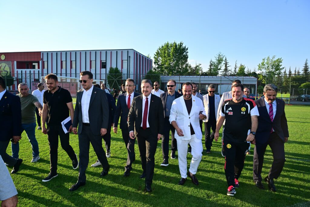 Vali Yılmaz’dan Eskişehirspor’a ziyaret