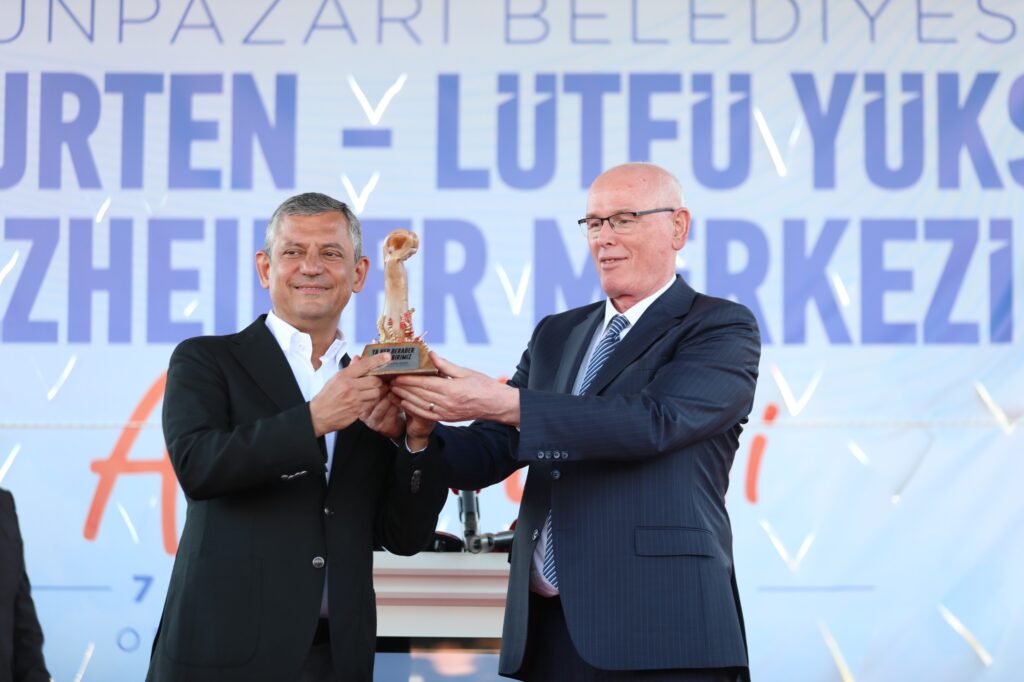 Odunpazarı Belediyesi Alzheimer Merkezi Özgür Özel’in katılımıyla açıldı