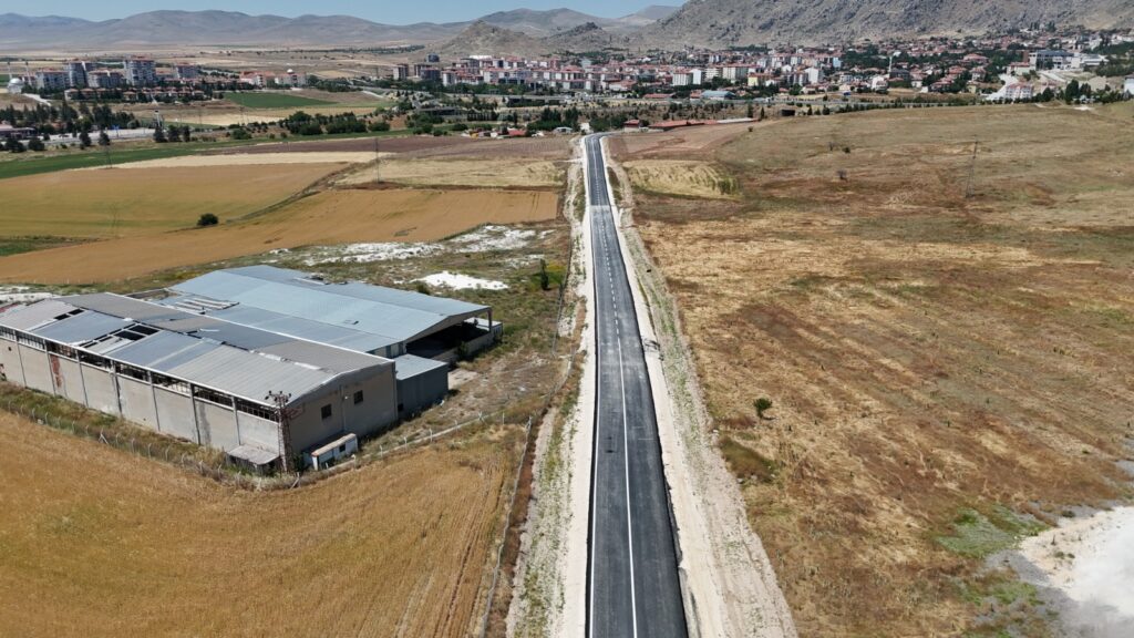 Yenilenen Sivrihisar-Çeltik yolunda işaretlemeler başladı