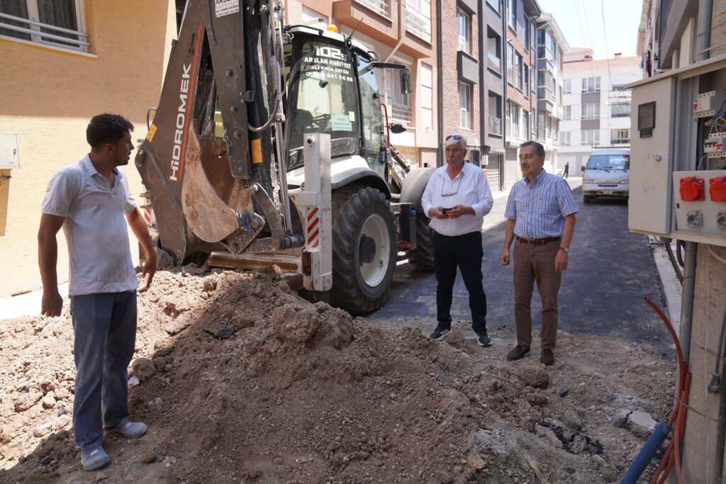 Başkan Ataç üstyapı çalışmalarını sahada inceledi