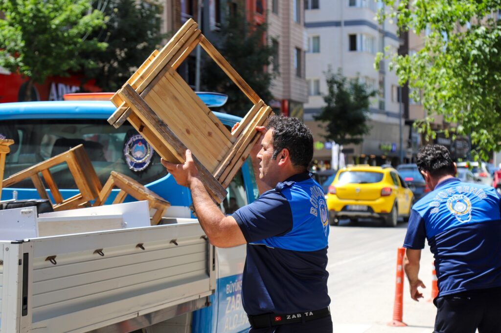 Zabıta ekiplerinden bulvar ve caddelere işgal denetimi