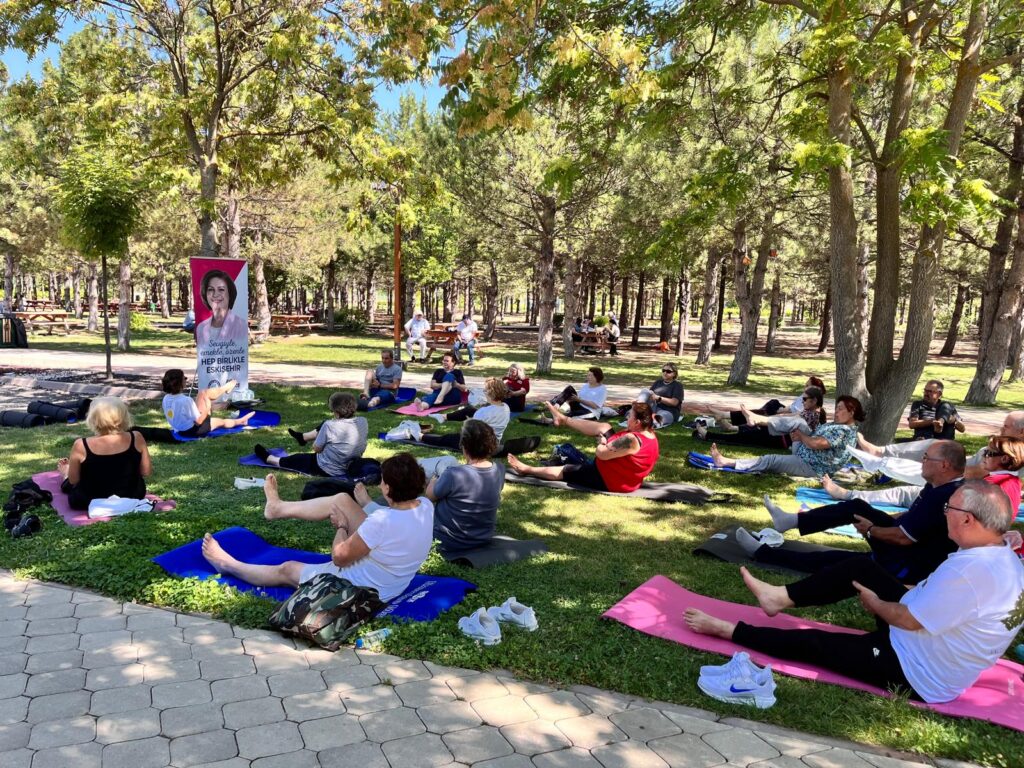 Aktif Yaşam Parkı vatandaşları sosyalleştirmeye devam ediyor