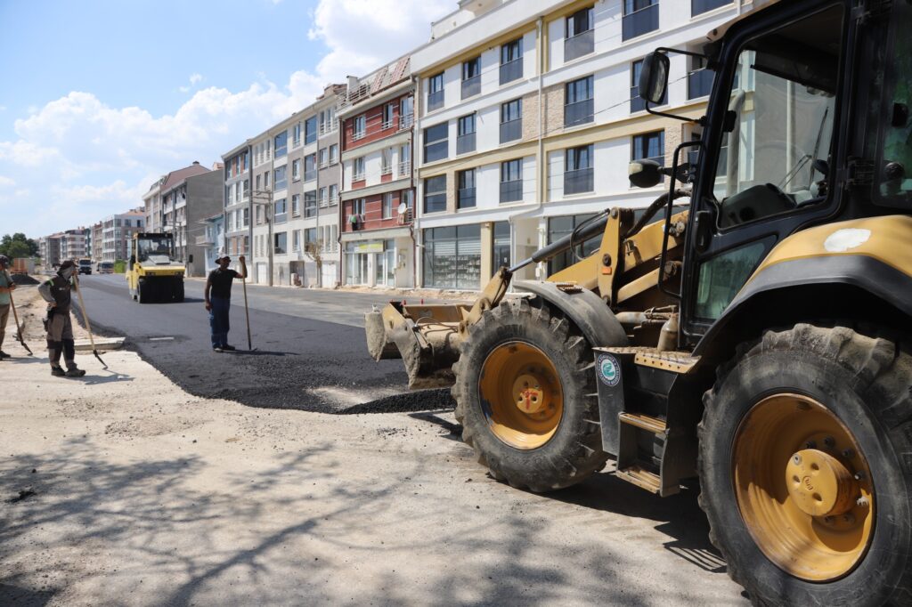 Birlik Caddesinde asfalt çalışması tamamlandı