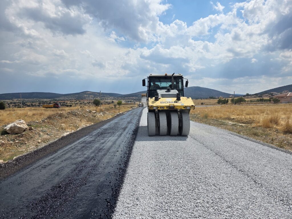 Bir ilçede daha sıcak asfalt tamamlandı