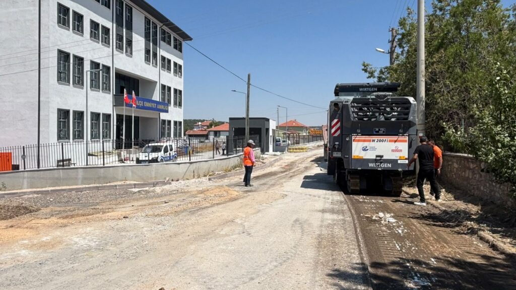 Han’da yol yapım ve balım çalışmaları hız kazandı
