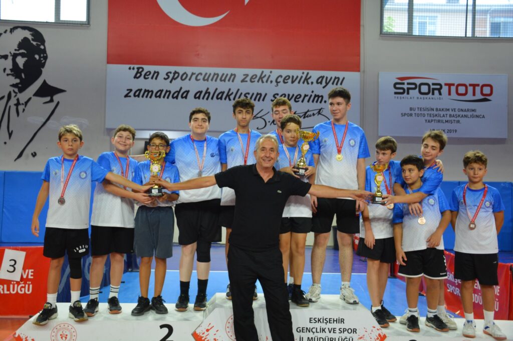 Büyükşehir’in sporcuları masa tenisinde büyük başarı sağladı