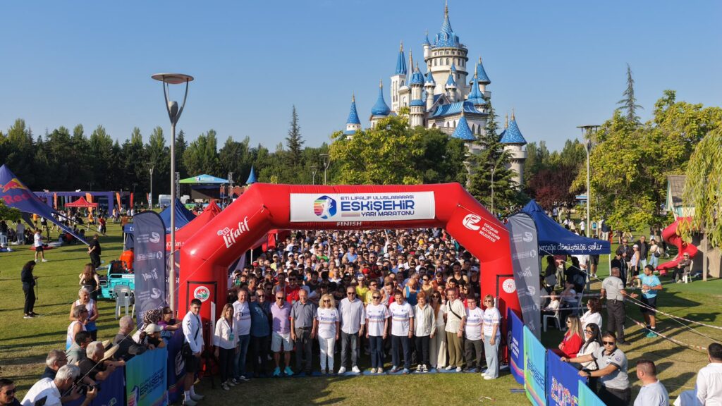 ETİ Lifalif Uluslararası Eskişehir Yarı Maratonu ve Spor Festivali sona erdi