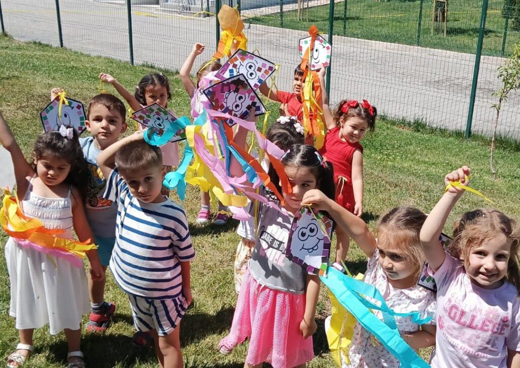 Çocuklar yaz okulunda hem eğleniyor hem öğreniyor