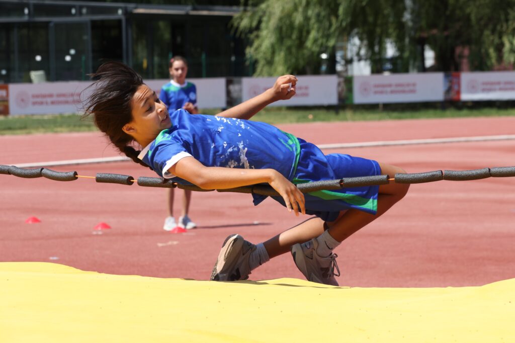 Gençler temel atletizm eğitimlerini öğreniyor