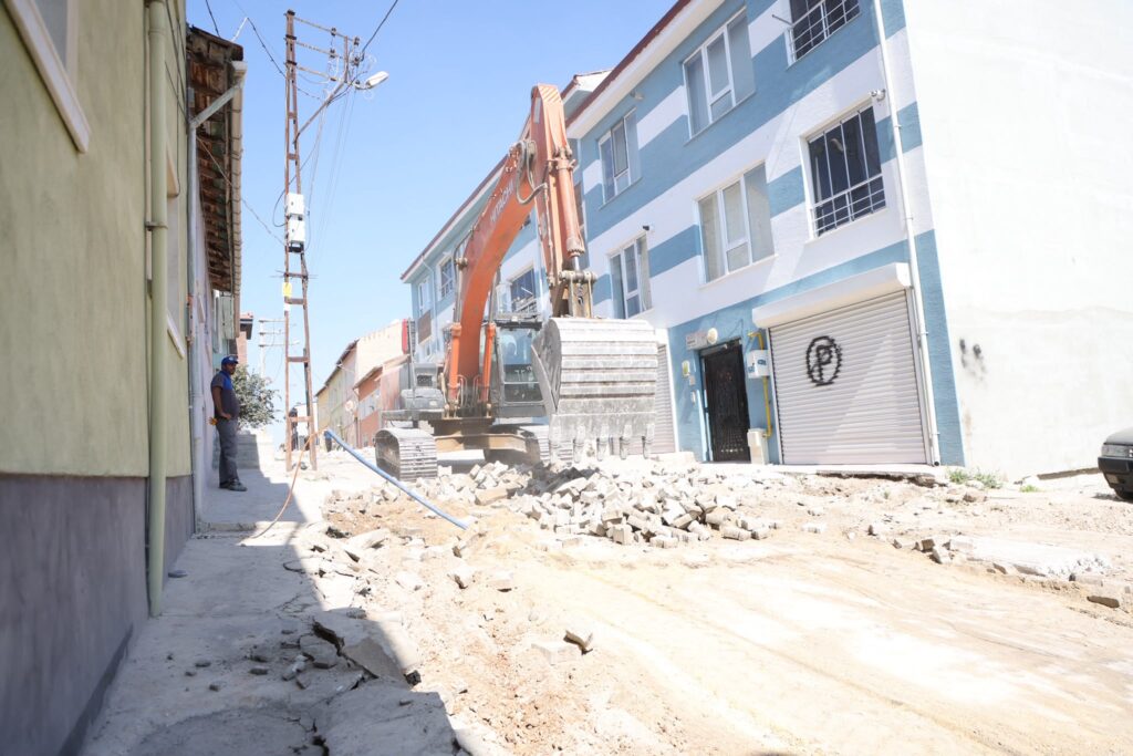 Büyükdere, Vadişehir ve Ihlamurkent’te yollar yenileniyor