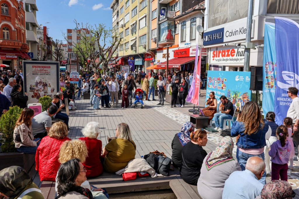 Sokaklar bu ay da ‘Sahne Senin’ heyecanı