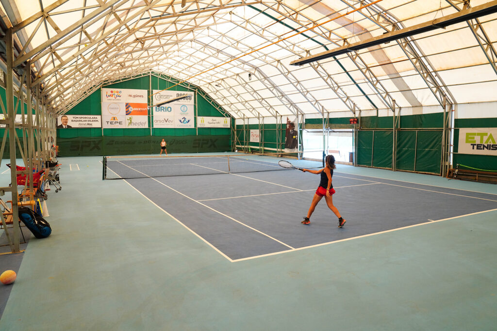 4. Geleneksel Kurtuluş Kupası Tenis Turnuvası heyecanlı başladı