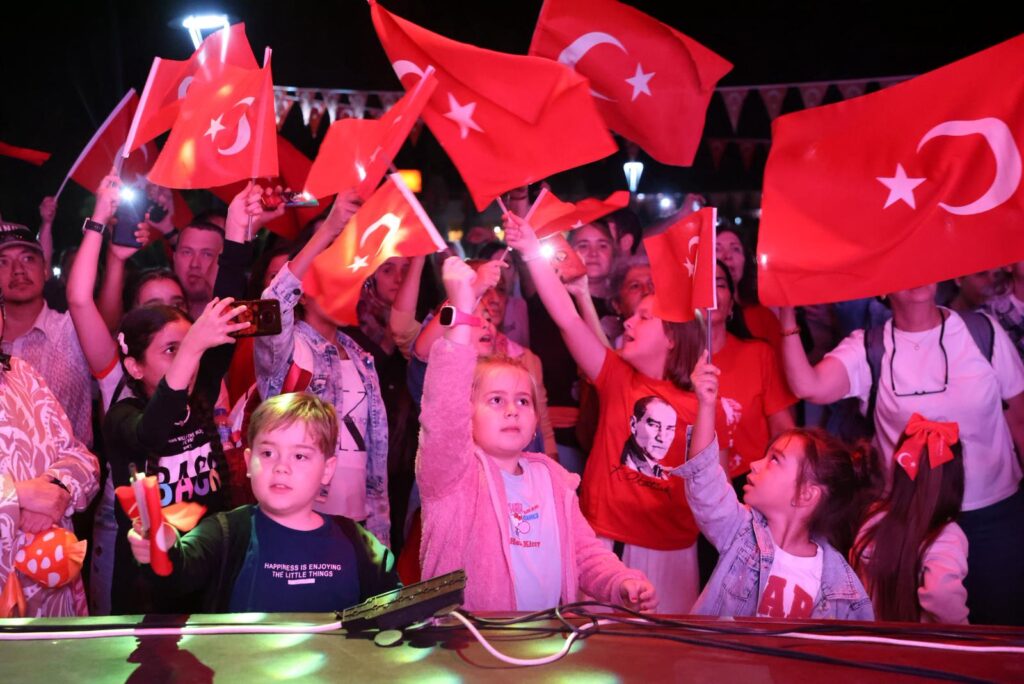 Zafer coşkusu Kanlıkavak’ta sporla başladı, müzikle doruğa çıktı