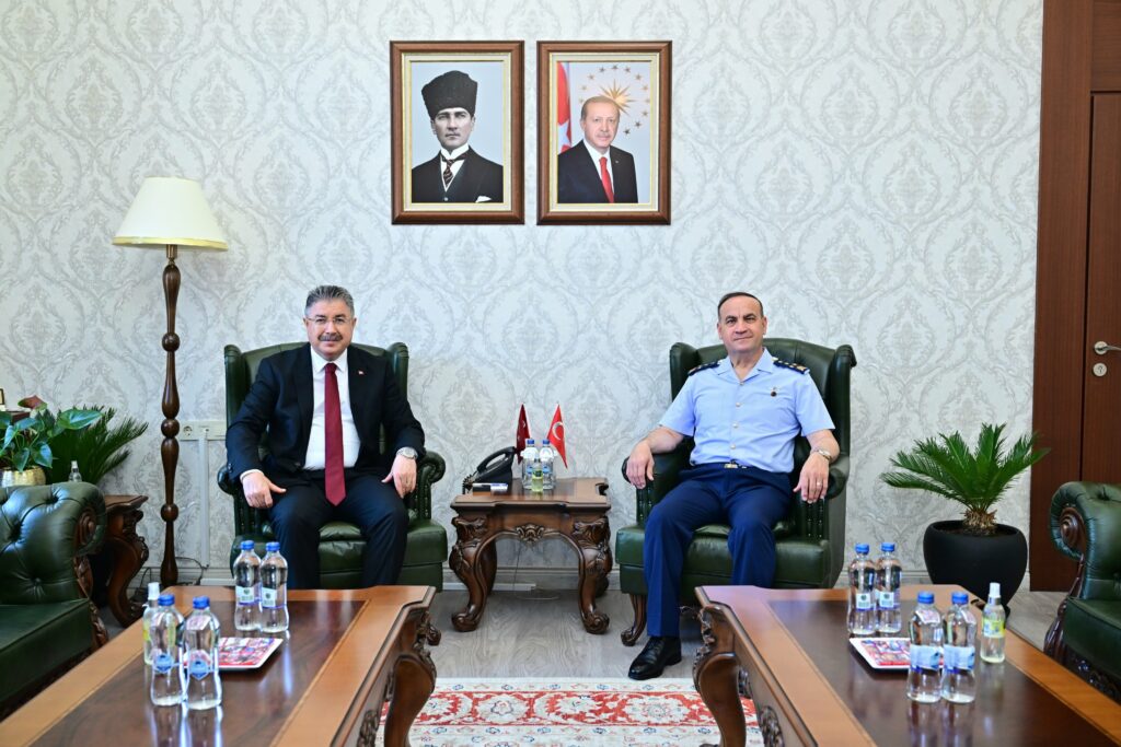 Hava Kuvvetleri Komutanlığına atanan Orgeneral Dalgakıran, Vali Yılmaz’ı ziyaret etti