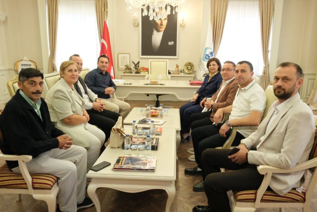 Başkan Ünlüce’den Sivrihisar’a ziyaret