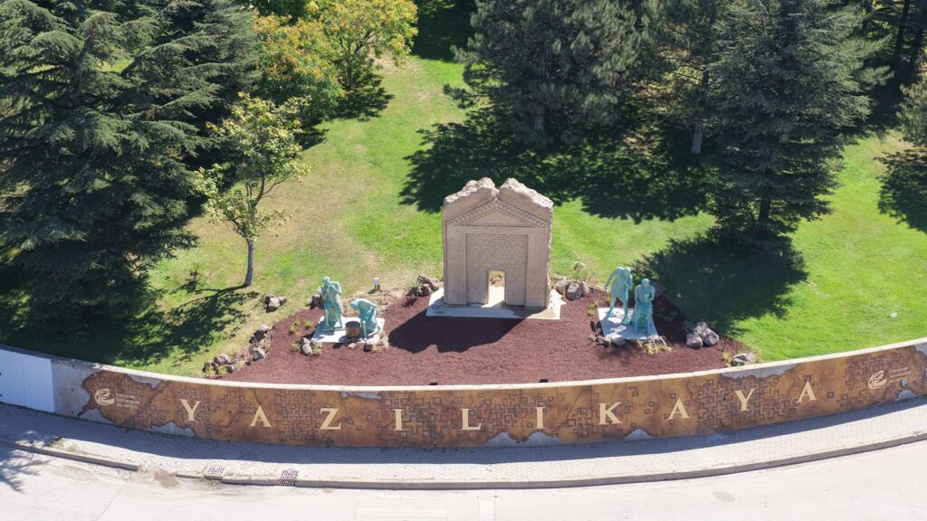 Yazılıkaya Anıt tasviri Babalar Parkı’nda yerini aldı
