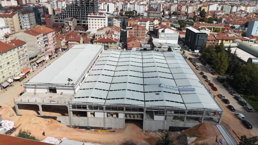 Kapalı pazar yerinde kaba inşaatın yüzde 99’u tamamlandı