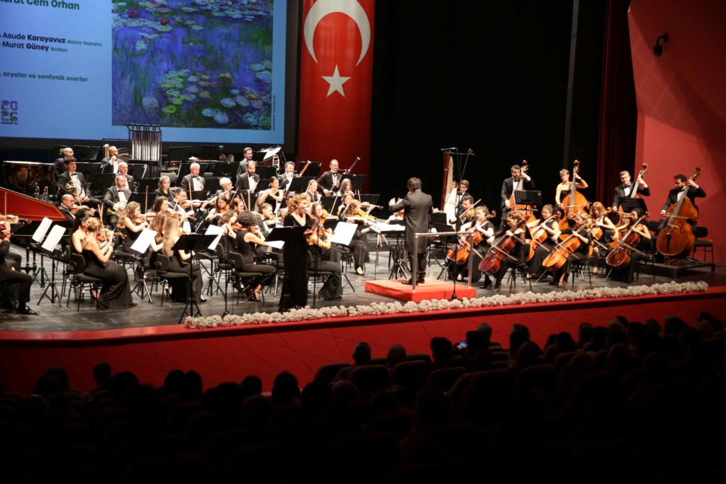 Senfoni Orkestrası yeni sezon açılışını muhteşem konserle yaptı