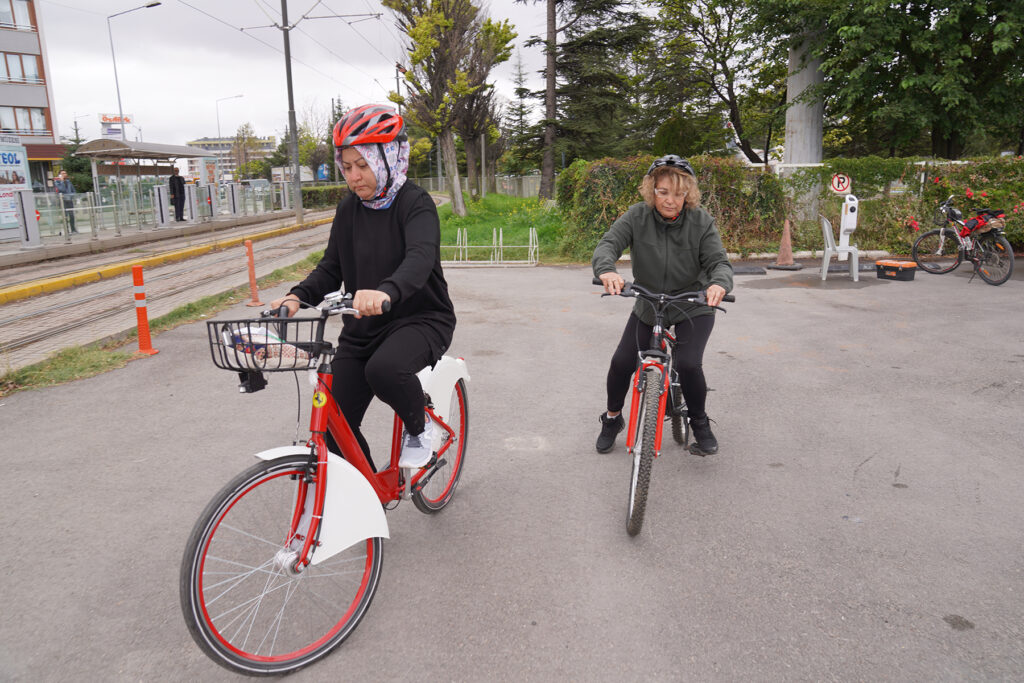 Bisiklete İlk Adım Atölyesi güvenli ulaşım için ilk pedalları çevirdi