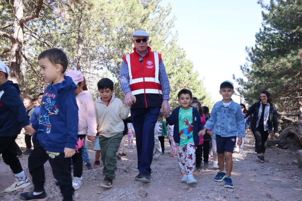 Farklı kuşaklar Avrupa Hareketlilik Haftasında Kent Ormanı’nda yürüyecek