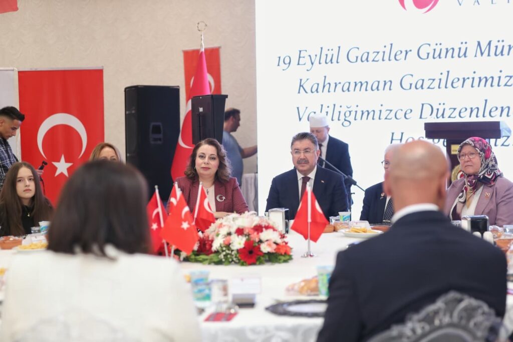 Eskişehir’de kahraman gaziler ve aileleri onuruna yemek programı düzenlendi
