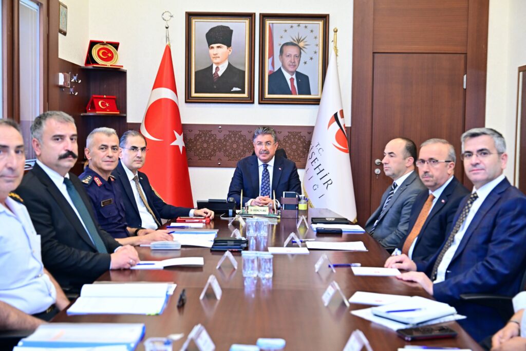 Okullar ve çevrelerinde alınacak tedbirler değerlendirildi