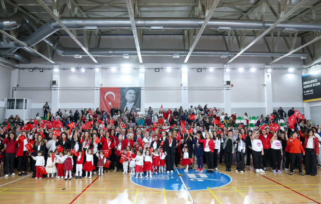 Tepebaşı’nda 29 Ekim coşkusu renkli görüntüler oluşturdu