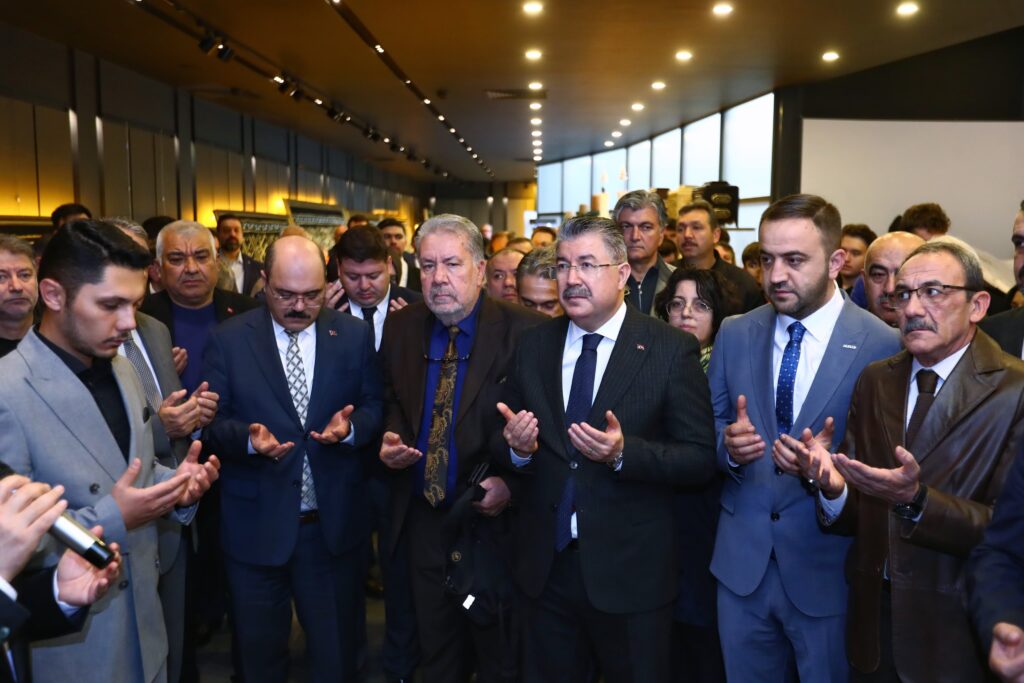 Mukaddes Emanetler ve Kabe Örtüleri Sergisi, Eskişehir’de ziyarete açıldı